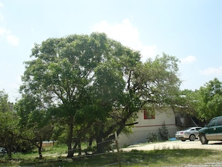 335 S Polly Peak Dr, Bandera, TX 78003