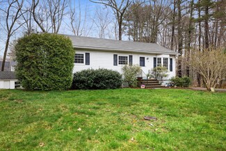 13 Dean Rd, York, ME 03909