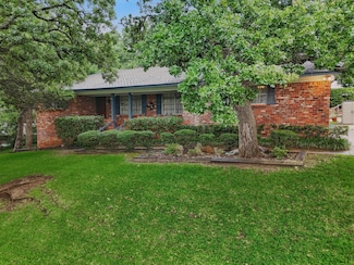 912 Live Oak Ln, Arlington, TX 76012