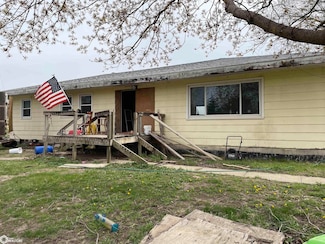 7606 Cliffland Rd, Ottumwa, IA 52501
