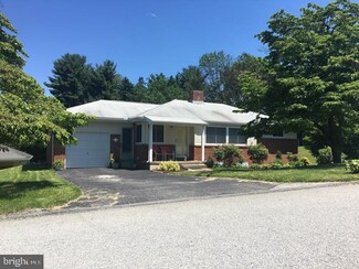 5 Hill n Dale Ct, York, PA 17403