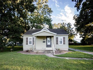 1050 Kane St, Carlyle, IL 62231