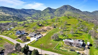 1 Big Oak Rd, Sanger, CA 93657