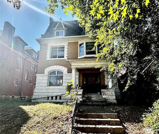 5174 Cabanne Ave, Saint Louis, MO 63113
