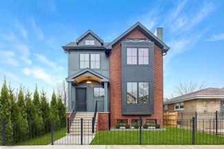 1756 W Newport Ave, Chicago, IL 60657