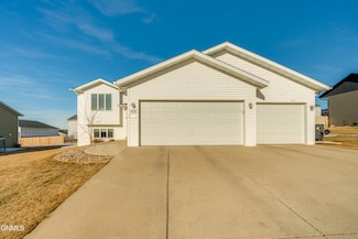 4700 Impala Ct NW, Mandan, ND 58554