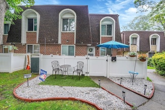 142 Golf Ln Unit 142, Medford, NY 11763
