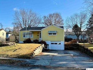 607 S 68th Ave, Omaha, NE 68106