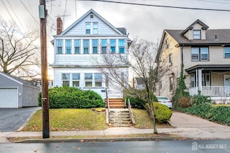 12 Huntington St, New Brunswick, NJ 08901