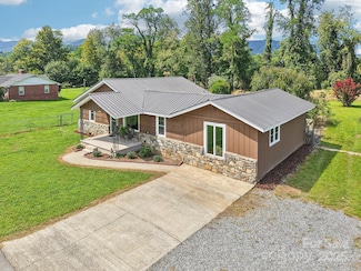 55 Polk St, Waynesville, NC 28786