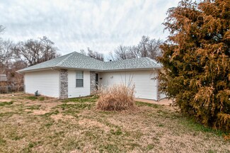 1043 N Clifton Ave, Springfield, MO 65802