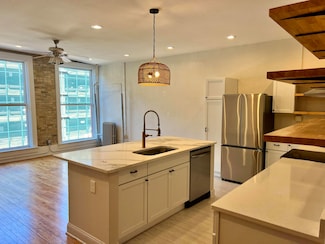 532 N Water St, Milwaukee, WI 53202