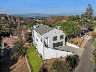 23625 Summit Dr, Calabasas, CA 91302