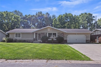 309 Santa Barbara Dr, Effingham, IL 62401