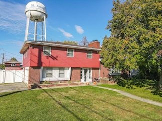 375 S Saint Louis Ave, Saint Anne, IL 60964