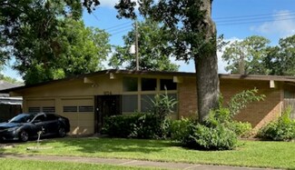 9754 Cedardale Dr, Houston, TX 77055