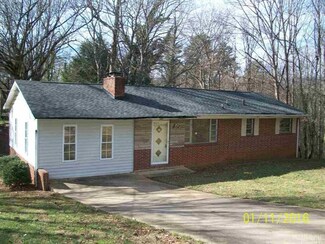 754 7th St SE, Hickory, NC 28602