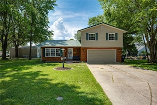 1015 W Spruce St, Salem, IL 62881