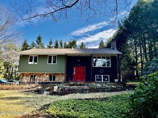 184 Edgewood Dr, Averill Park, NY 12018