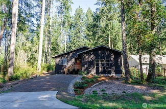 11407 Country Club Dr, Anderson Island, WA 98303