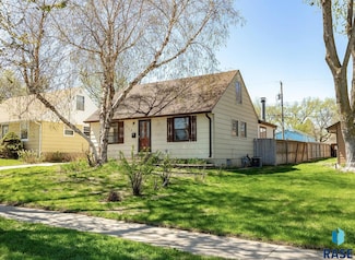 1113 S Blauvelt Ave, Sioux Falls, SD 57105