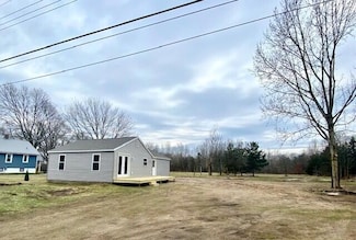 1015 W Mcmillan Rd, Muskegon, MI 49445