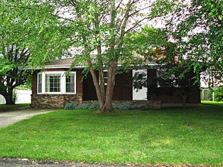3 Hillcrest Dr, Tuscola, IL 61953