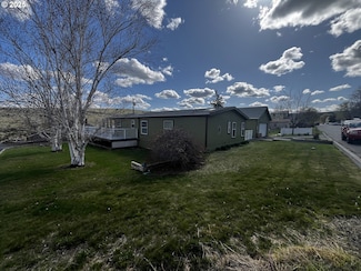 299 4th St, Maupin, OR 97037