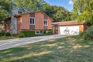 2120 Camelot Blvd, Sheboygan, WI 53081