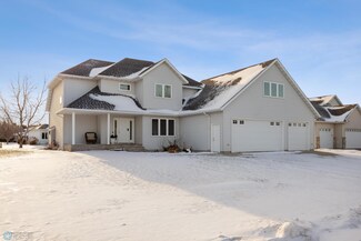 285 44th Ave S, Moorhead, MN 56560