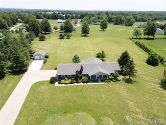 36 Southgate Dr, Troy, MO 63379