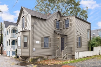 6 Cozzens Ct, Newport, RI 02840