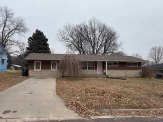 820 Lyndon Ave, Alma, KS 66401