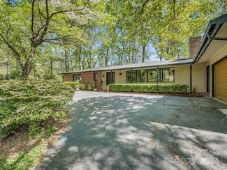 645 E Park Dr, Tryon, NC 28782