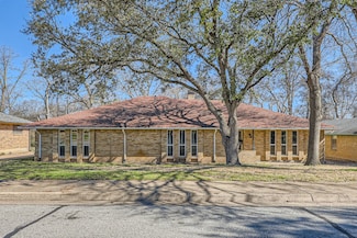 711 Little Creek Dr, Duncanville, TX 75116