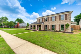 15203 Mcconn St, Webster, TX 77598