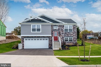 12 Cheltenham Ln, Carlisle, PA 17013