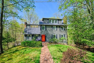22 Bridlewood Rd, Charleston, WV 25314