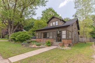 518 S Clinton St, Stockbridge, MI 49285