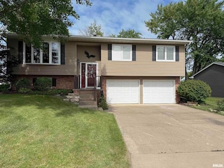 2957 9th 1 2 St, East Moline, IL 61244