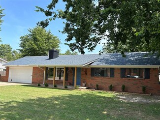 2832 Mockingbird Ln, Oklahoma City, OK 73110