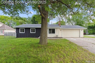 4606 Glenalda Dr, Clarkston, MI 48346
