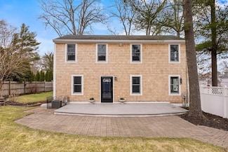 8 Winthrop Ave, Duxbury, MA 02332