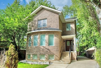 4676 W Peterson Ave, Chicago, IL 60646