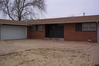 307 E State Rd, Fairview, OK 73737