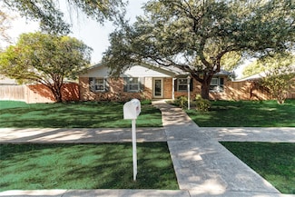 2935 Rolling Hills Dr, Carrollton, TX 75007