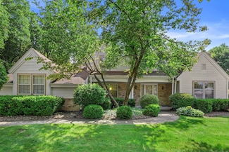2490 Keats Dr, Brookfield, WI 53045