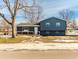 2420 S Plum St, Yorktown, IN 47396