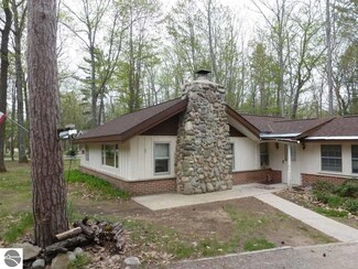 1233 Glenwood Ave NE, Kalkaska, MI 49646