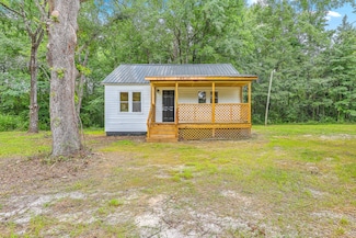 413 S Magnolia Ave, Andrews, SC 29510